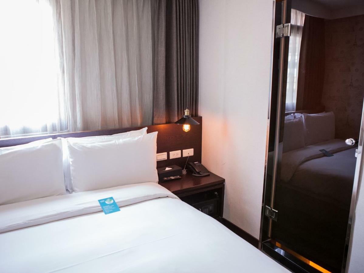 Khan Hotel Каосюн Екстериор снимка