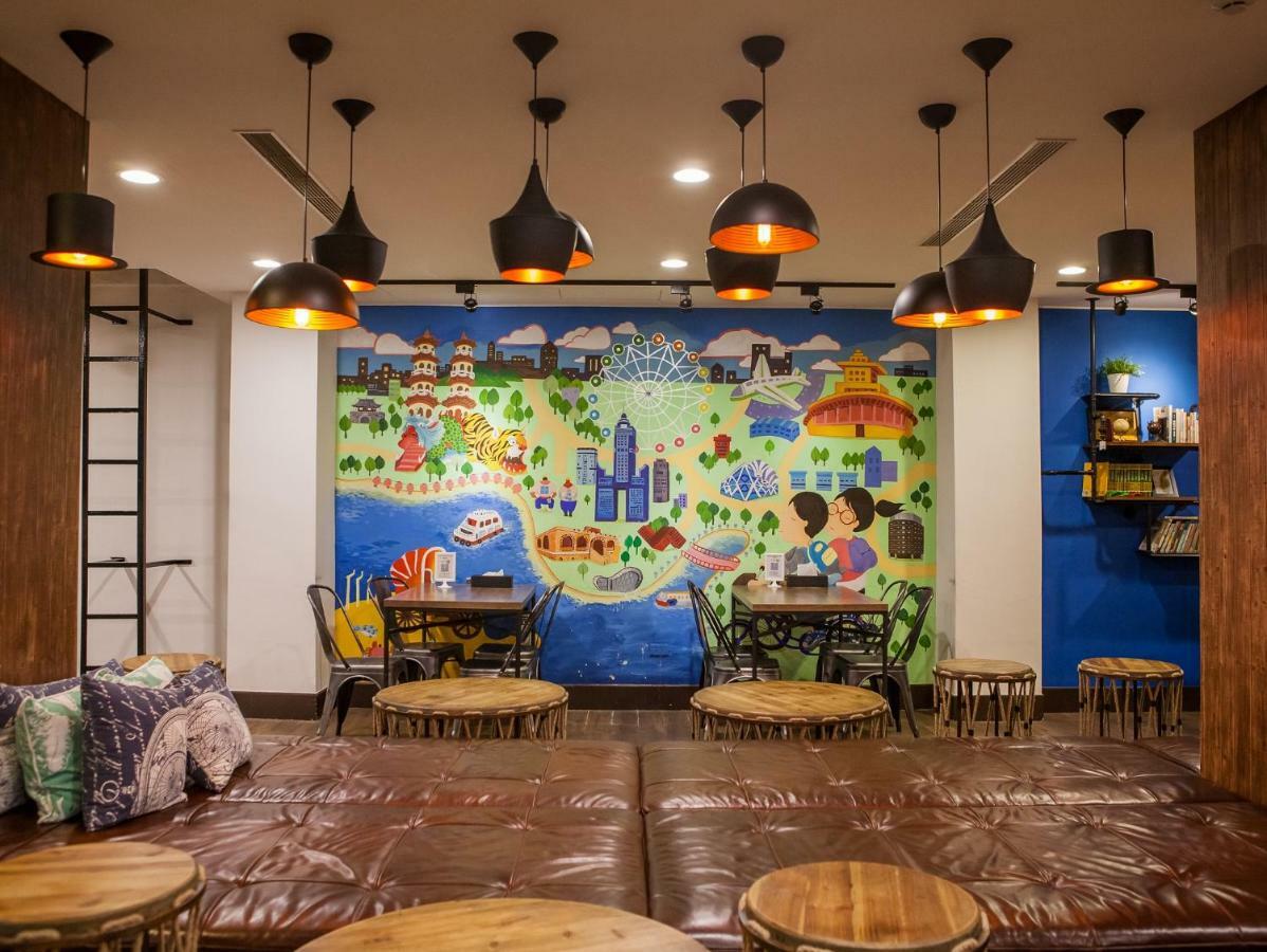 Khan Hotel Каосюн Екстериор снимка