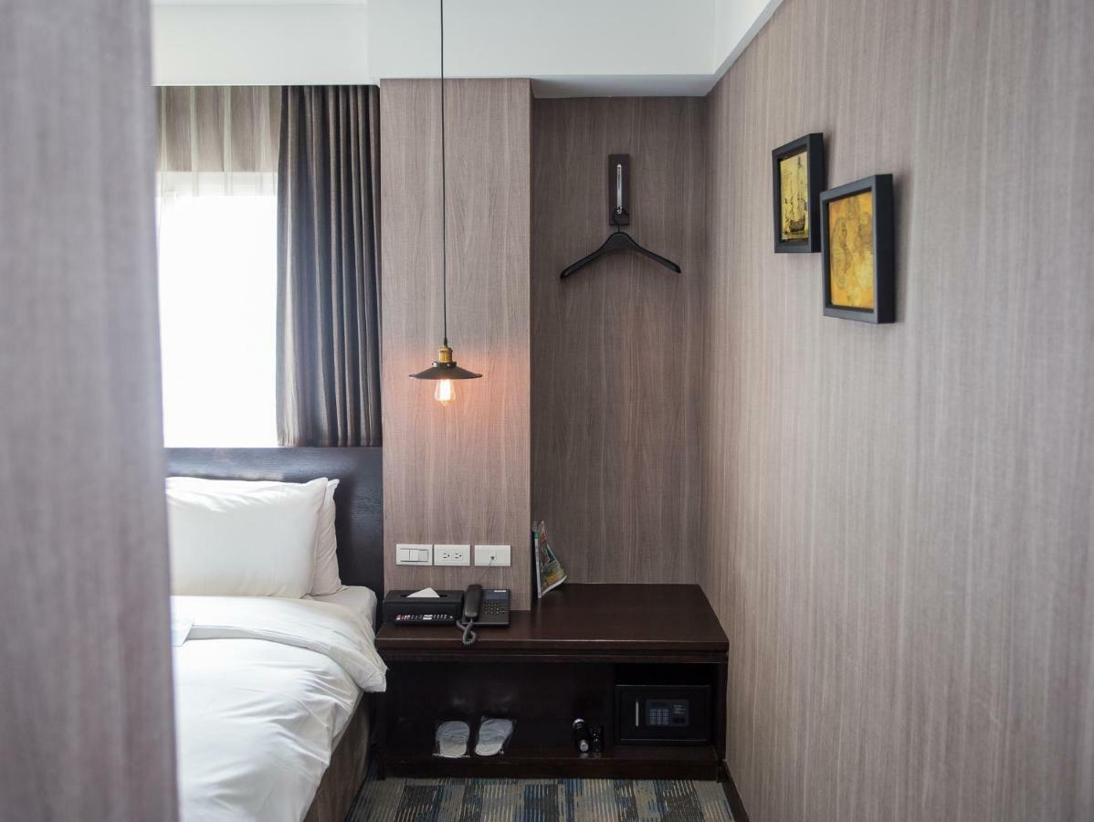 Khan Hotel Каосюн Екстериор снимка