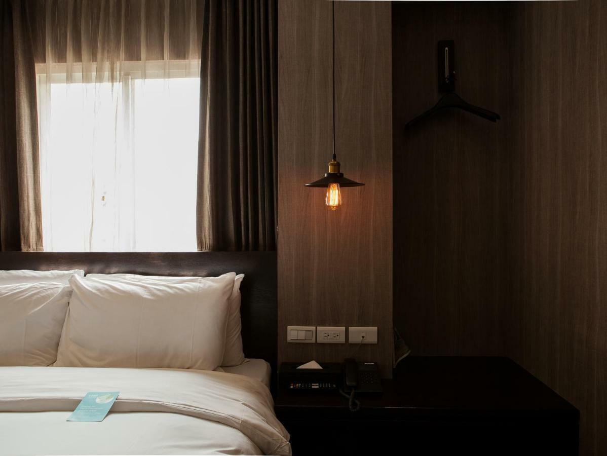 Khan Hotel Каосюн Екстериор снимка