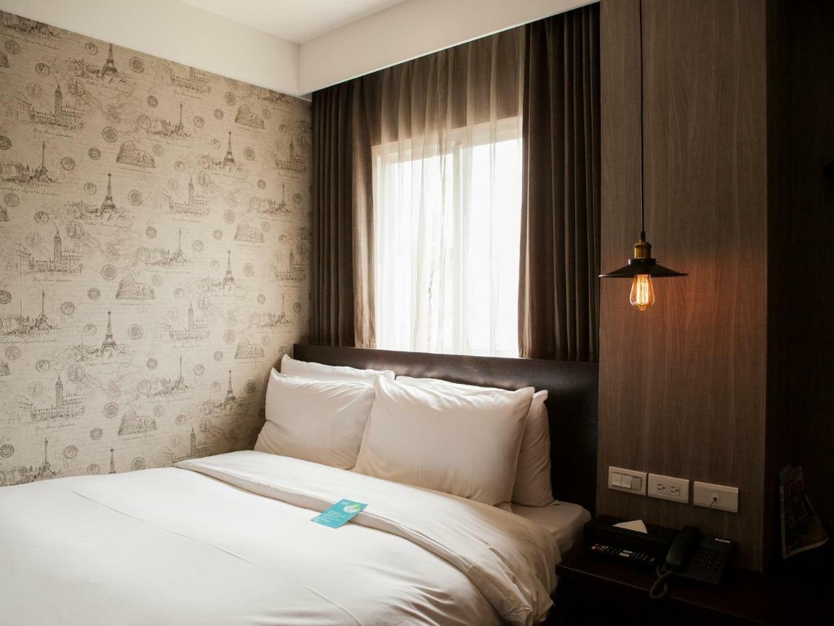 Khan Hotel Каосюн Екстериор снимка
