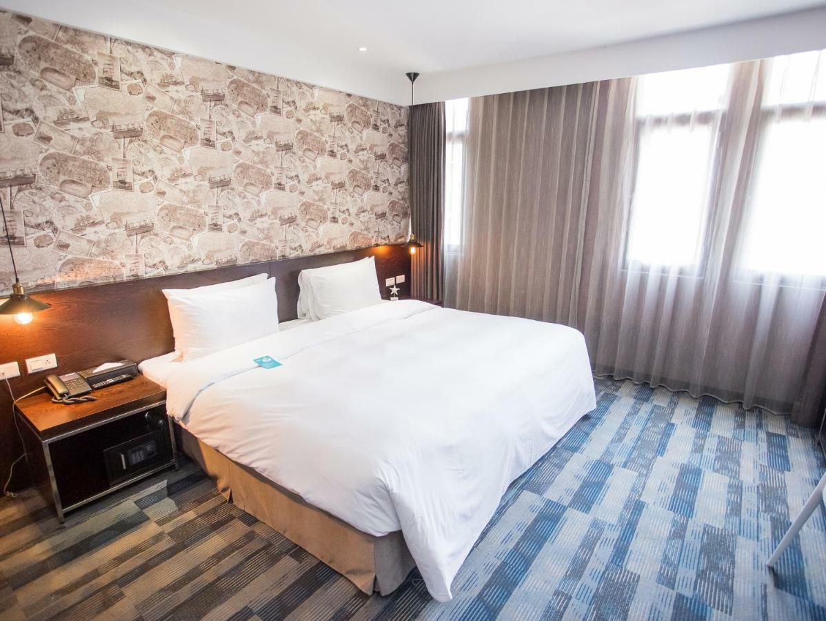 Khan Hotel Каосюн Екстериор снимка