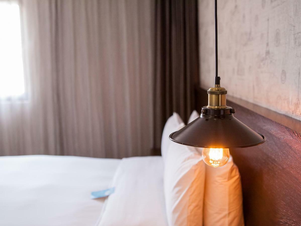 Khan Hotel Каосюн Екстериор снимка