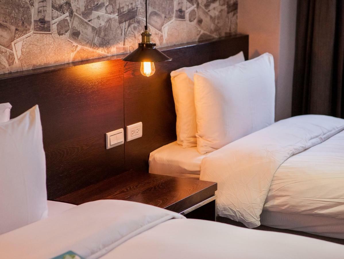 Khan Hotel Каосюн Екстериор снимка