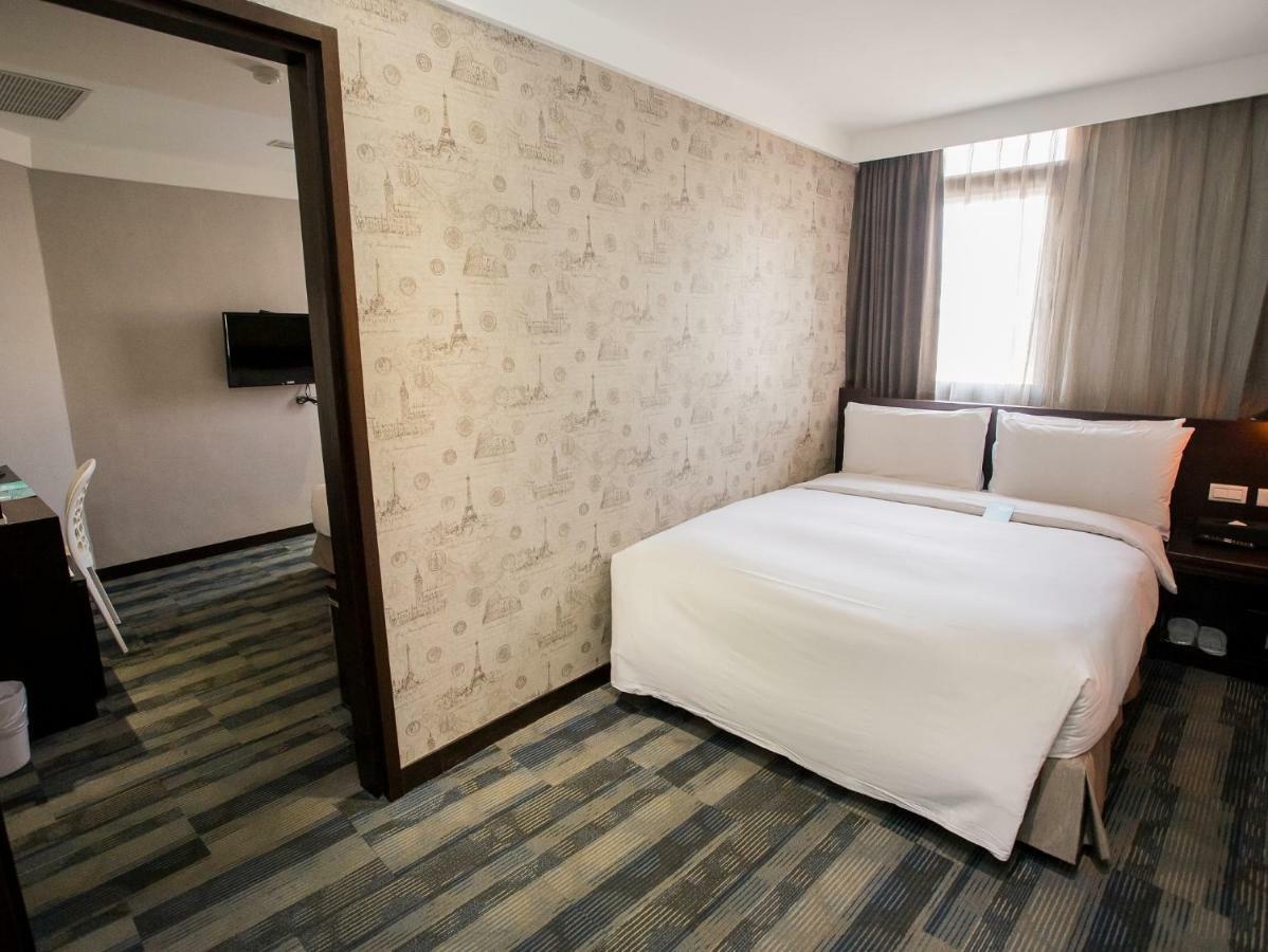 Khan Hotel Каосюн Екстериор снимка