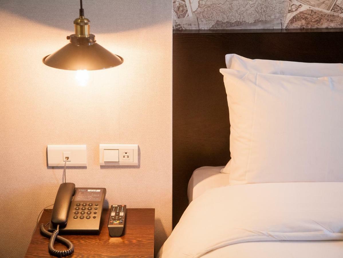 Khan Hotel Каосюн Екстериор снимка