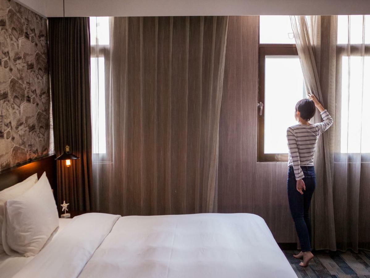 Khan Hotel Каосюн Екстериор снимка