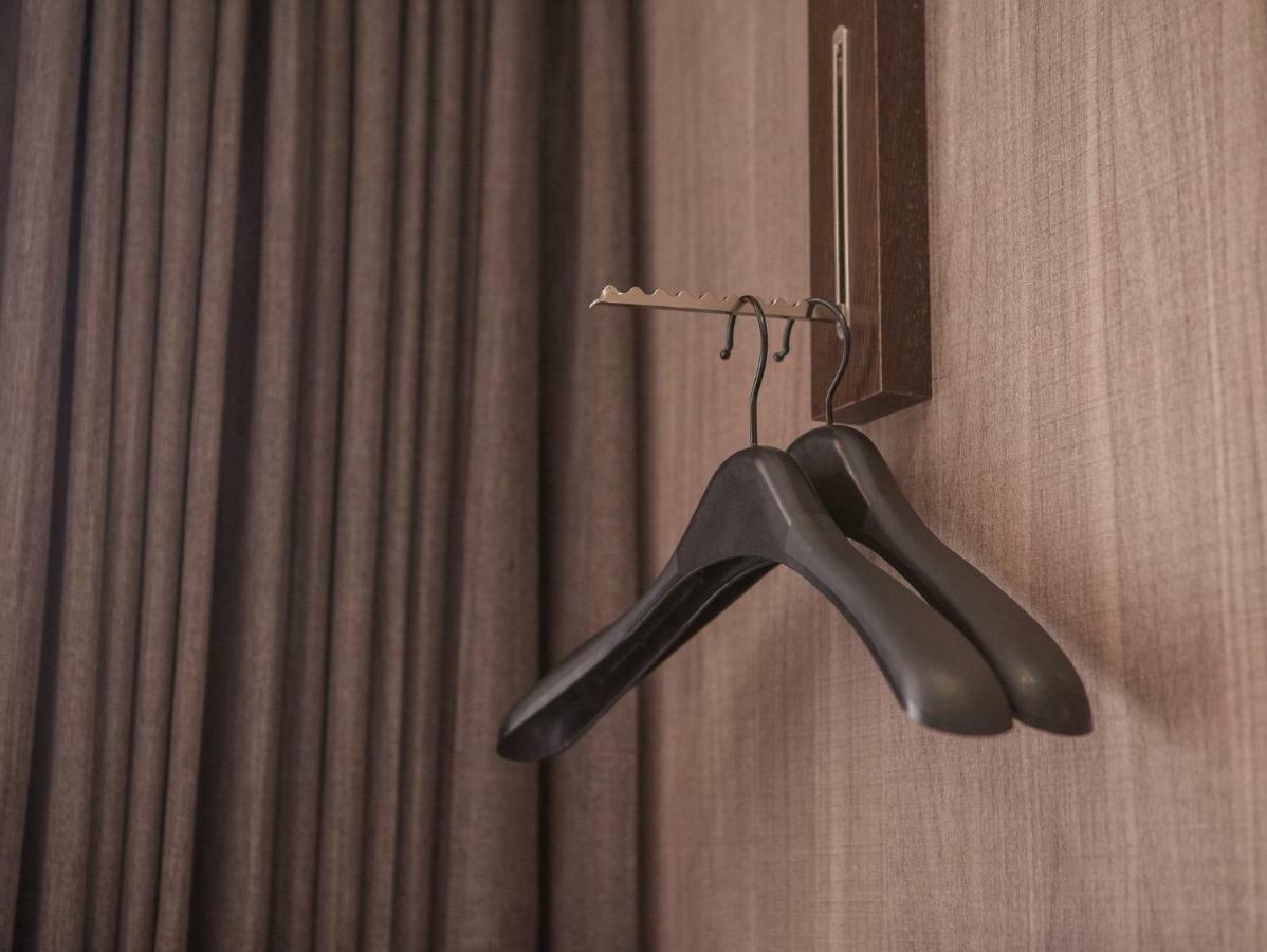 Khan Hotel Каосюн Екстериор снимка