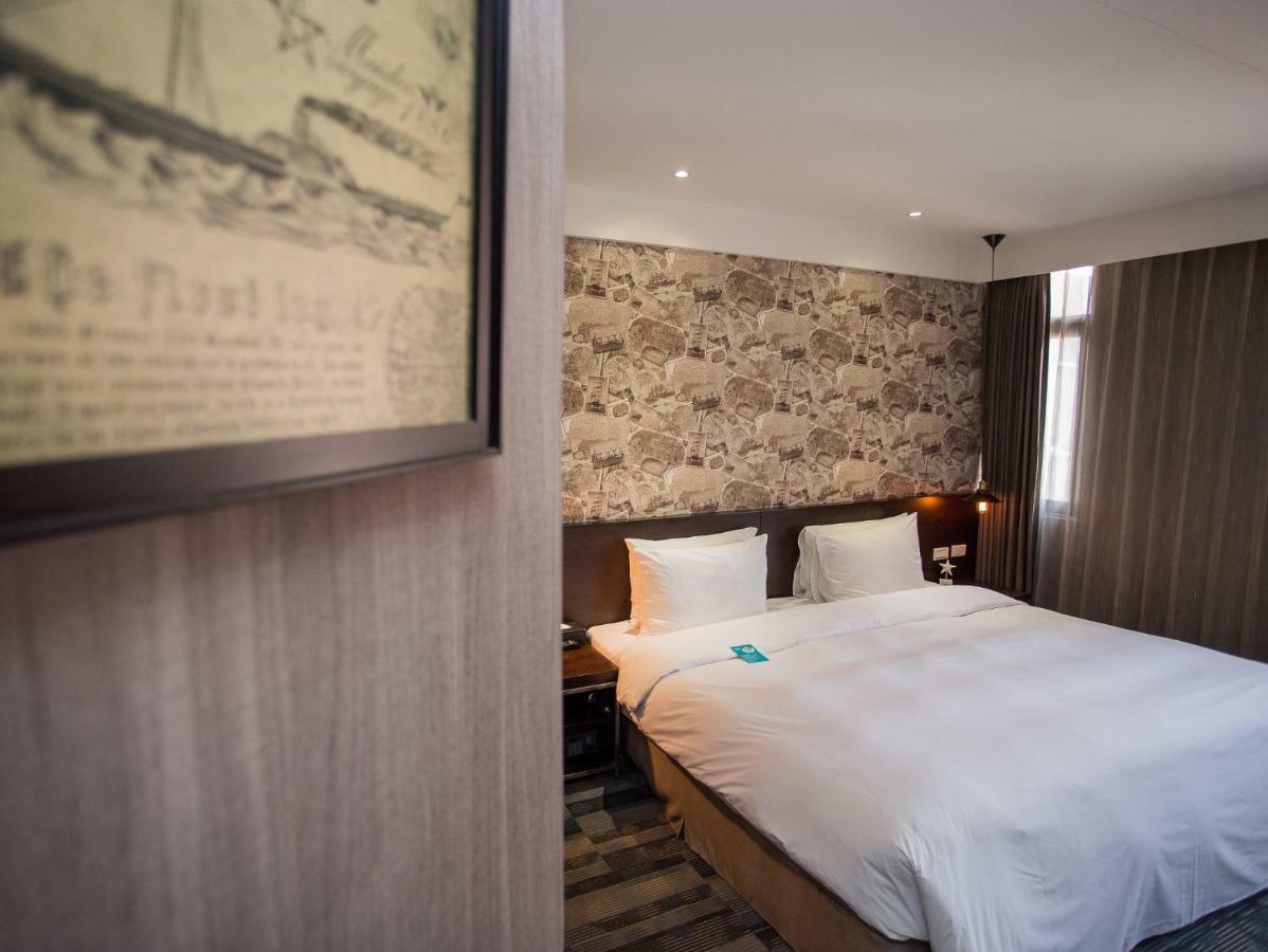 Khan Hotel Каосюн Екстериор снимка