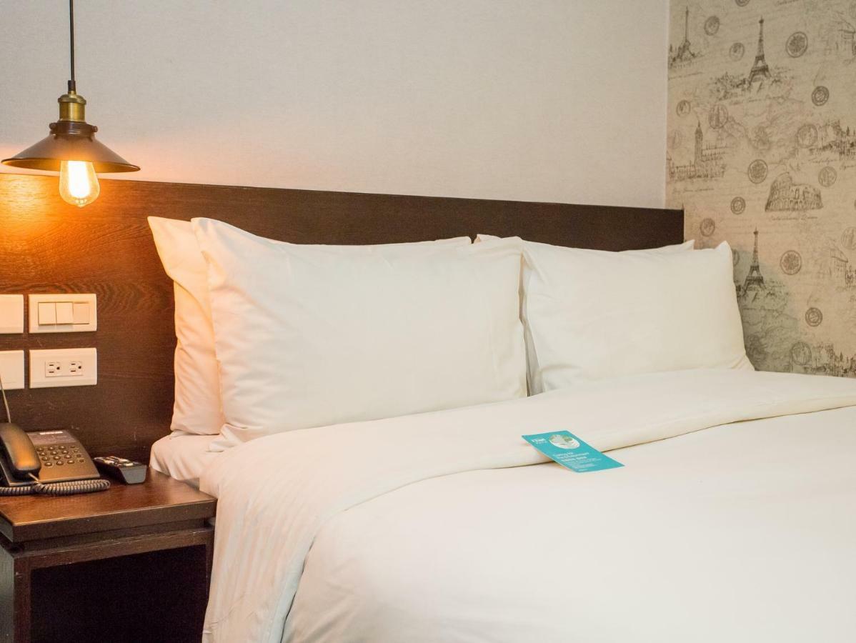 Khan Hotel Каосюн Екстериор снимка